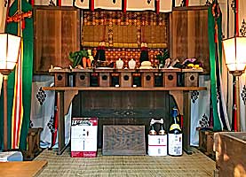 石川神社社殿内部