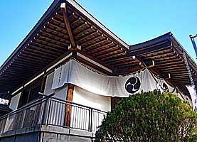 亀戸香取神社拝殿近景右より