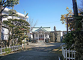 亀高神社拝殿遠景