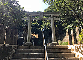 上野毛稲荷神社参道入口