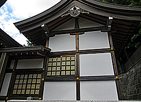 小山田上根神社本殿左側面