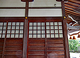 小山田上根神社拝殿右側面