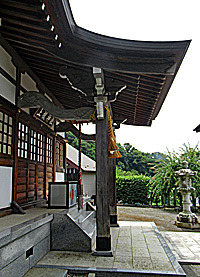 小山田上根神社拝殿向拝右側面