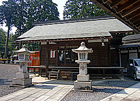 勝沼神社拝殿左より