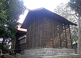 虎狛神社本殿覆殿左背面