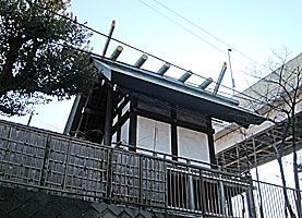 小菅神社本殿左背面