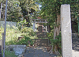 子安八幡神社参道入口