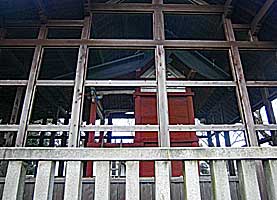 熊川神社本殿左側面
