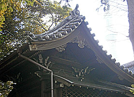 三囲神社本殿右背面