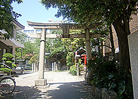 御園神社参道入口