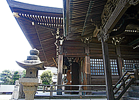 水元神社拝殿左側面
