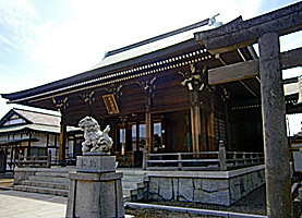 水元神社拝殿近景左より