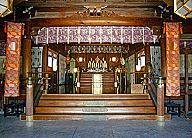 水元神社拝殿内部
