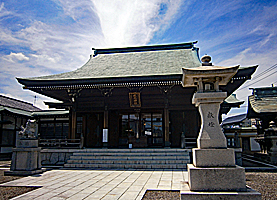 水元神社拝殿左より