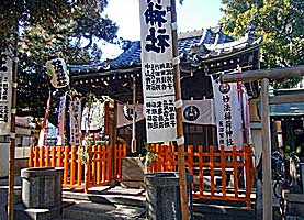 上田妙法稲荷神社社殿左より
