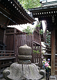 長崎神社本殿覆殿左より