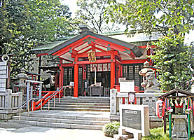 中丸熊野神社拝殿左より