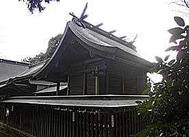 武蔵國二宮神社本殿左背面