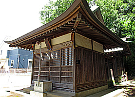 西田杉山神社拝殿近景左より
