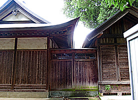 西田杉山神社幣殿右側面
