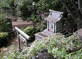 千駄ヶ谷富士浅間神社里宮全景（上から臨む）
