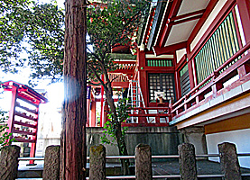 瀬田玉川神社拝殿左側面
