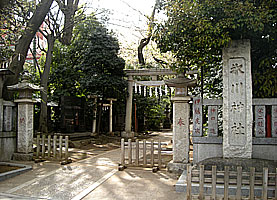 神明氷川神社社標と鳥居