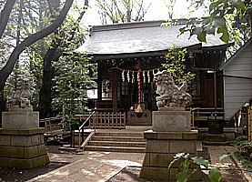 神明氷川神社拝殿左より