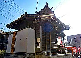 鷹取白魚稲荷神社社殿右背面