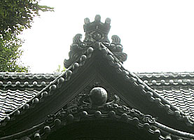 瀧野川八幡神社拝殿鬼板