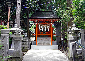 柳島太郎稲荷神社社殿遠景正面