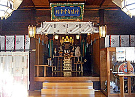 月見岡八幡神社拝殿内部