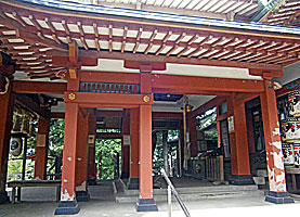 雪ヶ谷八幡神社拝殿向拝左側面