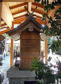 雑司ヶ谷西宮神社社殿背面