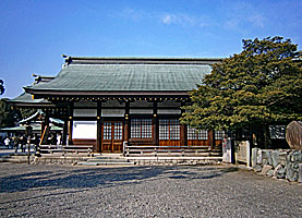 真清田神社拝殿左側面