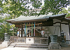 松戸神社拝殿左より