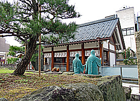 柴田神社拝殿左より
