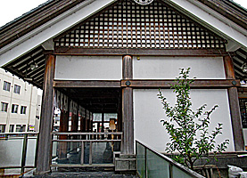 柴田神社拝殿左側面