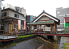 柴田神社拝殿遠景右側面