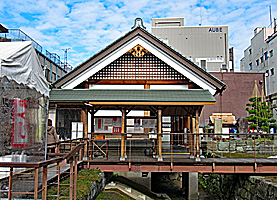 柴田神社拝殿遠景右側面