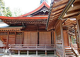 筑紫神社拝殿右側面