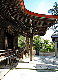 筑紫神社拝殿向拝右側面