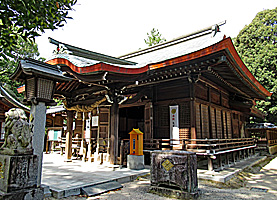 筑紫神社拝殿近景左より