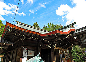 筑紫神社拝殿近景右より