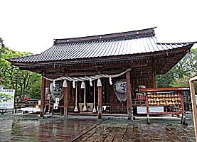 柳川三柱神社拝殿左より