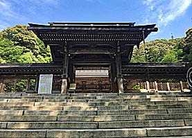 伊奈波神社神門遠景