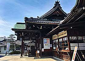 大垣八幡神社拝殿左側面