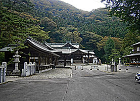 函館八幡宮社殿遠景右側面