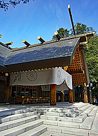 北海道神宮拝殿向拝右側面