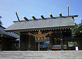 北海道神宮神門左より